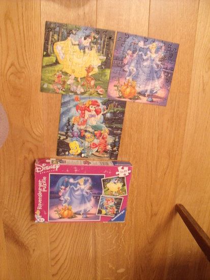 trys puzzles su princesėmis