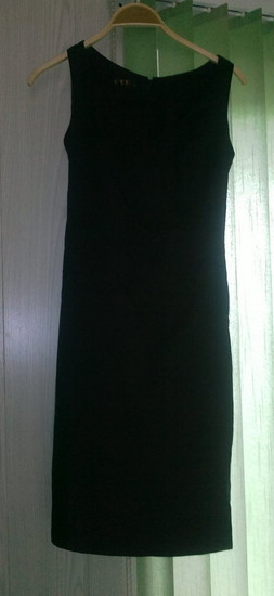 juoda suknele