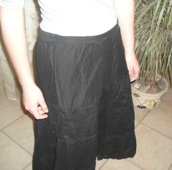 Juodas, ilgas sijonas