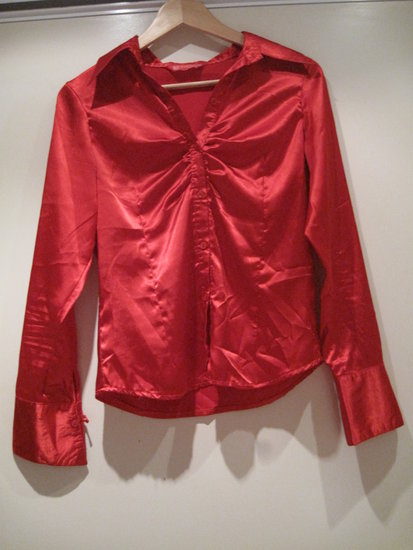 Rudoni ala šilkiniai marškinukai