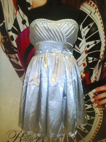Puošni sidabrinė suknelė