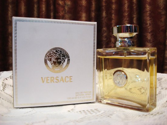 nauji Versace 