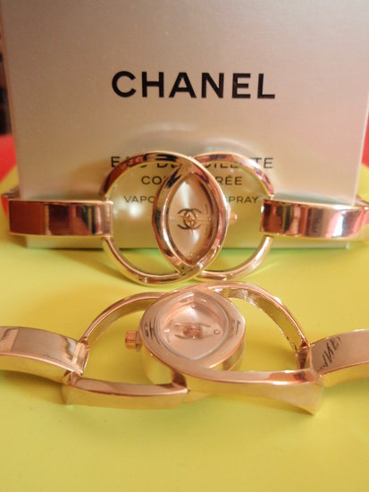 Chanel prabangus auksinukas