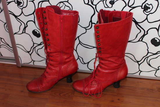 raudoni rudeniniai batai