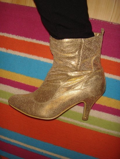 Auksiniai batai