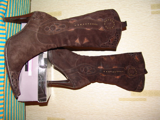 Kaubojisko stiliaus ilgaauliai aukstakulniai batai