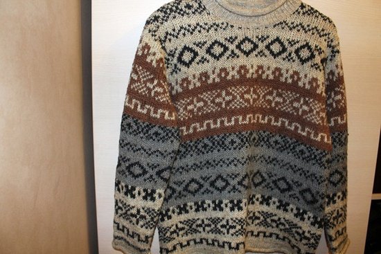 Kalėdinių raštų megztinis