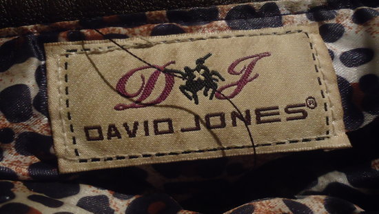 David Jones rankinė
