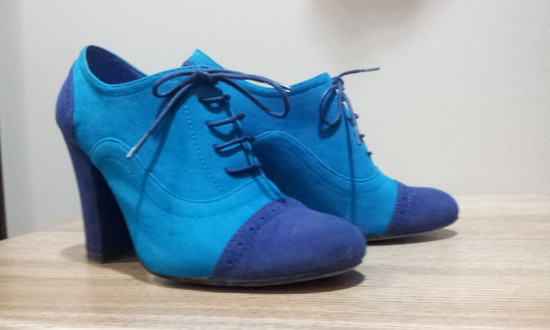 mėlyni batai