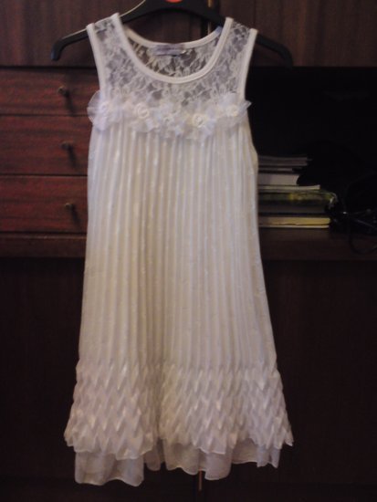 Balta mergaitiška suknelė