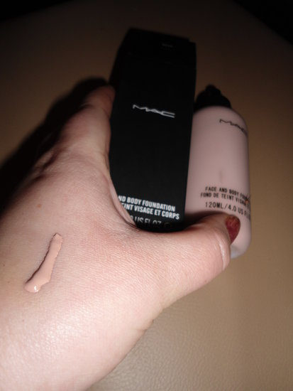 MAC body and face foundation skysta pudra 120ml