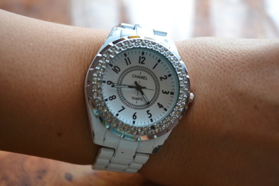 Baltas Chanel grazus laikrodis