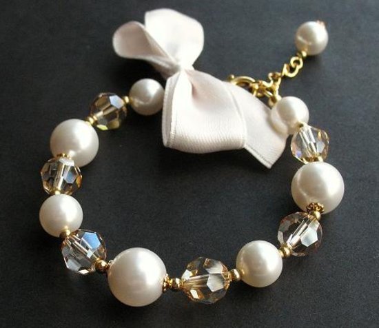 Apyranke su perlais