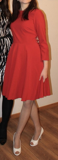Raudona tobula klasikinė suknelė