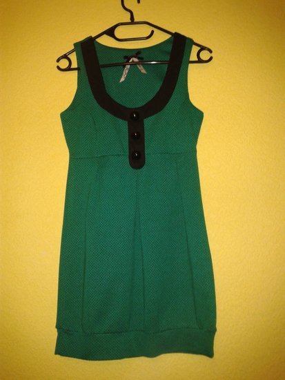 Ryškiai žalia suknelė - sarafanas