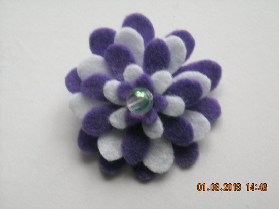 violetinė gėlytė - sagė
