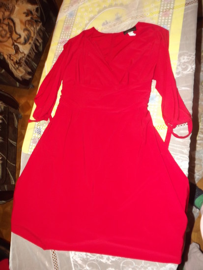 Raudona suknelė