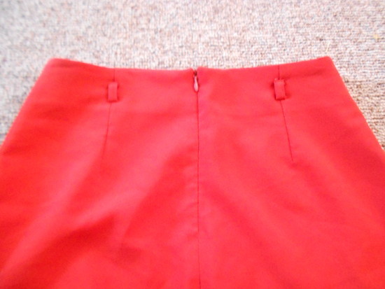 pasakiskas raudonas sijonas