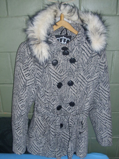 Žieminis paltas su kailiuku
