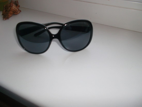 juodi akiniai nuo saules 