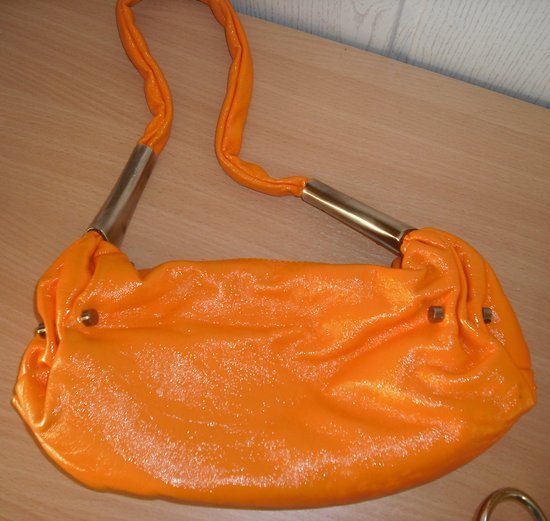 ryški orandžinė rankinė