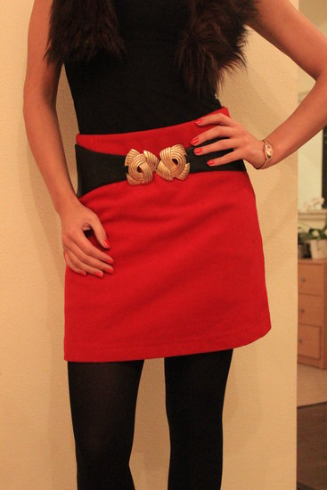 Raudonas šiltas sijonas
