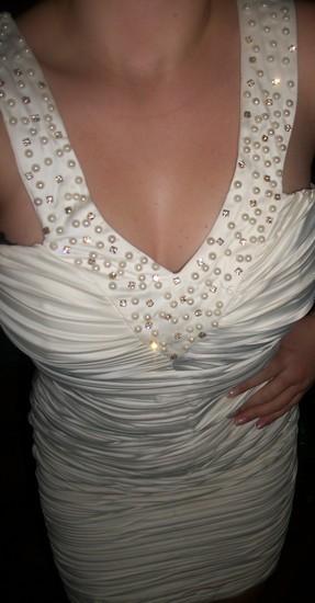 Balta tobulybė su swarovskiais ir perlais