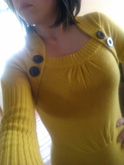 Geltona,silta suknele.