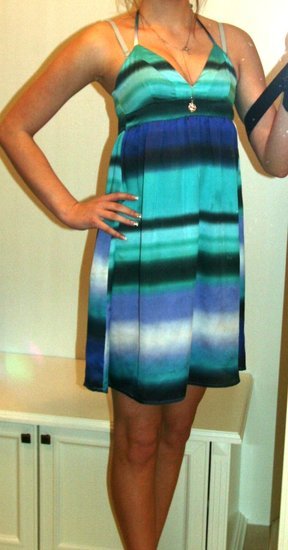 H&M vandenyno spalvos suknelė