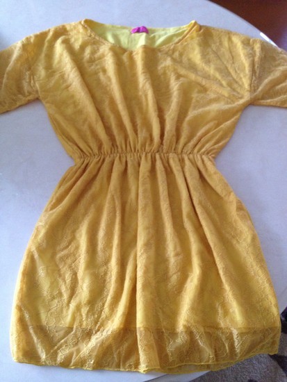Nauja geltona gipiurine suknele  