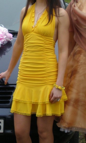 Geltona suknelė