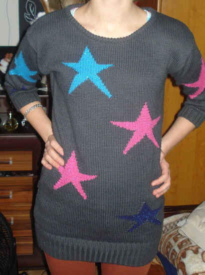 Megztas megztinis su žvaigždėmis