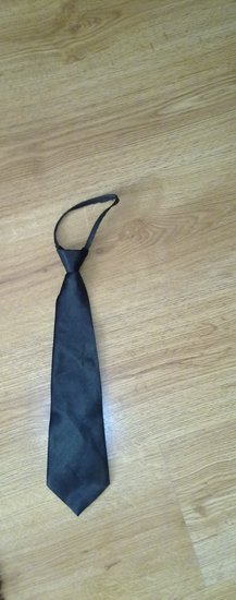 juodas moteriskas kaklaraistis