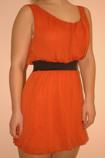 Orandžinė trumpa suknelė