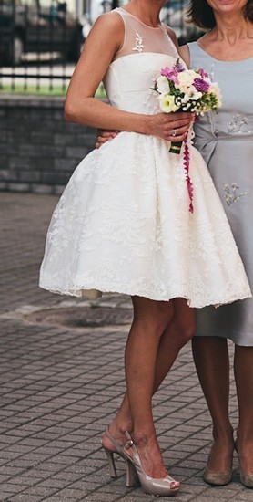 Vestuvinė trumpa dizainerės siūta suknelė