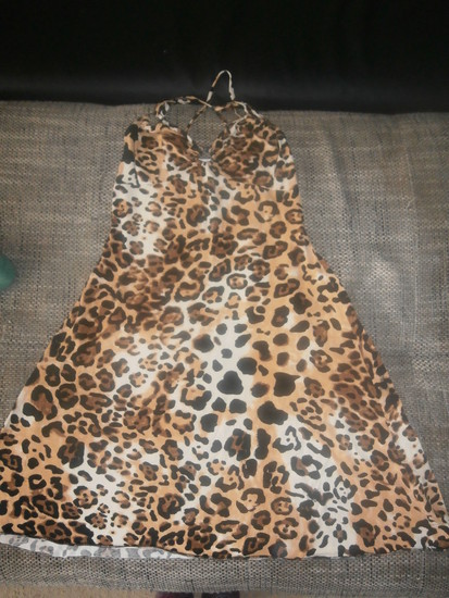 Leopardo rasto suknele