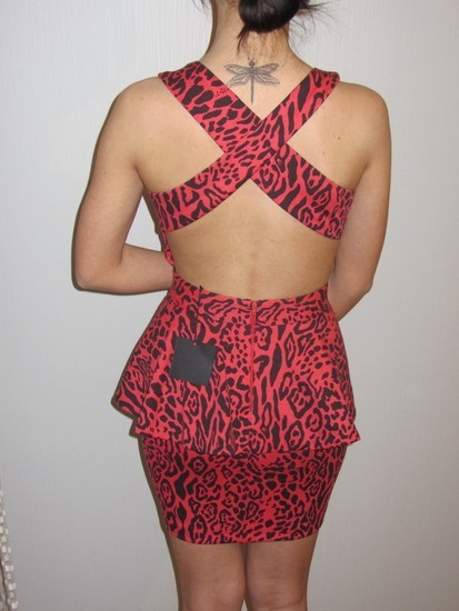 Raudona leopardinė suknelė