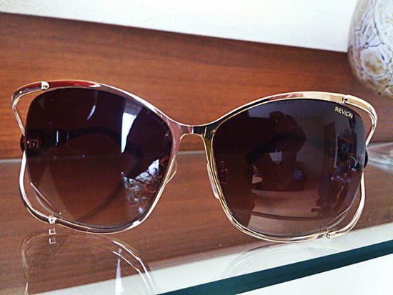 Nauji ''Revlon'' akiniai nuo saulės