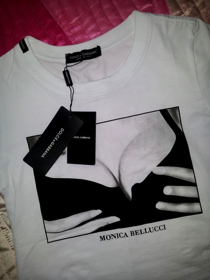 DG Monica Belluci marškinėliai vietoje 