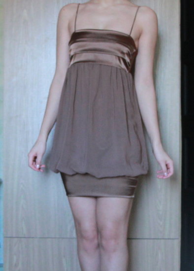 Mini ruda suknelė.