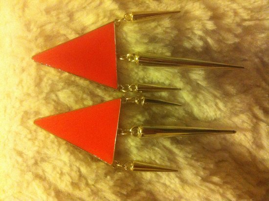 auskariukai trikampiai su spygliais