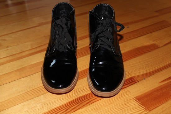 Labai gražūs, juodi, lakiniai batai