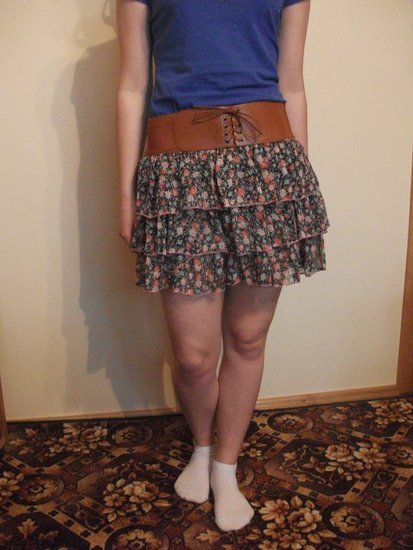 Trumpas vasarinis gelėtas sijonas