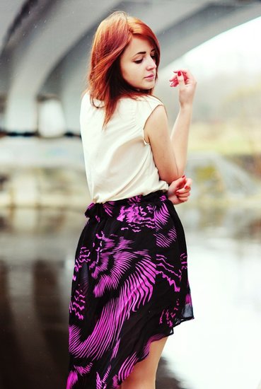 Juodai-rožynis asimetriskas sijonas