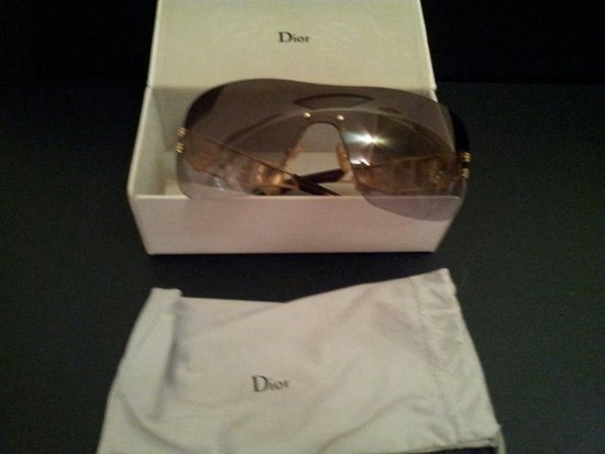 Dior saules akiniai...