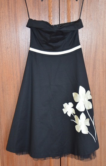 Nauja juodos spalvos suknele su gifiuru 36-38 d