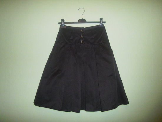 Reserved sijonas, rišamas medžiaginiu dirželiu