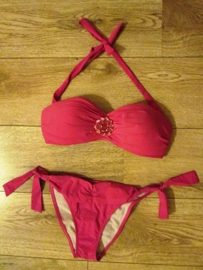 Rožinis maudymosi kostiumėlis
