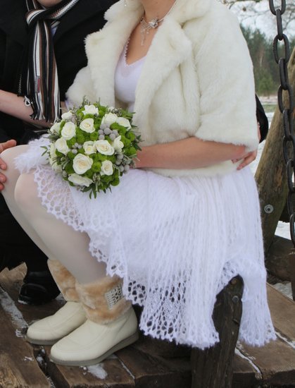 Balta megzta vestuvinė suknelė