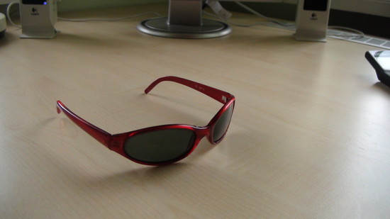 Polaroid akiniai nuo saulės raudono atspalvio